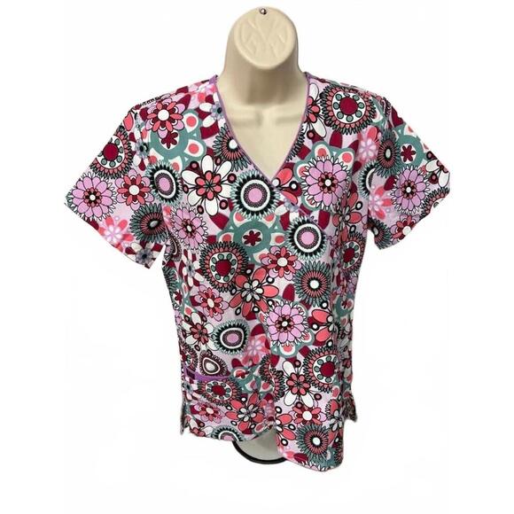 BEVERLY HILLS WOMENS SCRUB TOP SMALL FLOWERS NEW WITH TAGS - Picture 1 of 1